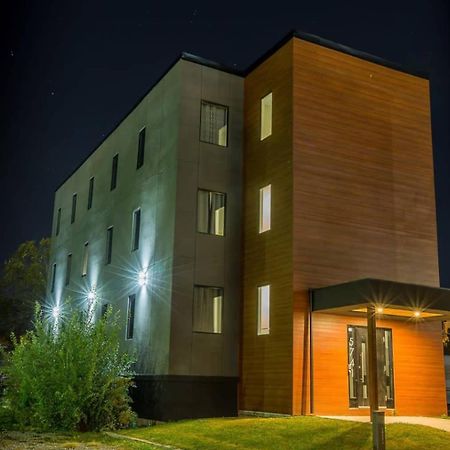 Clifton Hill Hideaway 2B -Two Bedroom Condo Niagara Bagian luar foto